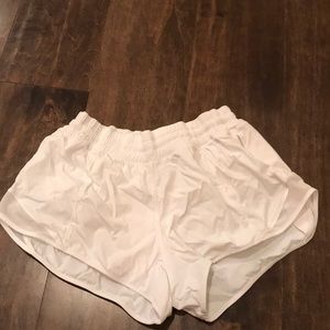 Lululemon athletica Hotty Hot shorts 2.5